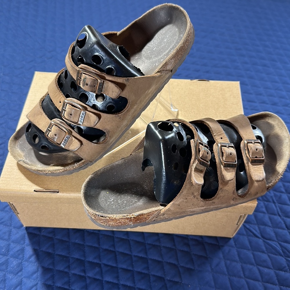 Birkenstock Leather Triple Strap.  Size 39.           Light Brown